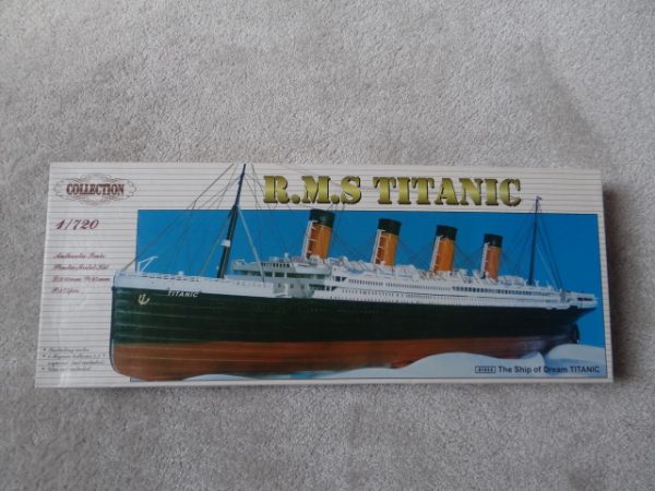 R.M.S TITANIC plastic model kit
