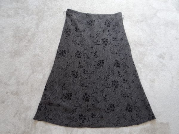 Women's Grey Flowery Lined Textured Skirt size 14