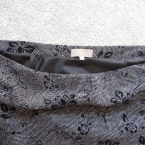 Women's Grey Flowery Lined Textured Skirt size 14