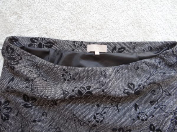 Women's Grey Flowery Lined Textured Skirt size 14