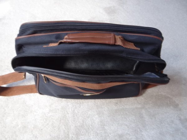 Travel Bag with 3 zipped compartments