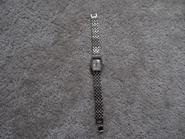 Women's silver coloured quartz watch