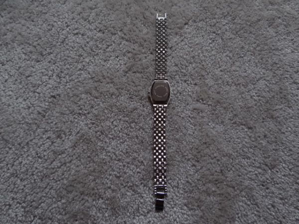 Women's silver coloured quartz watch