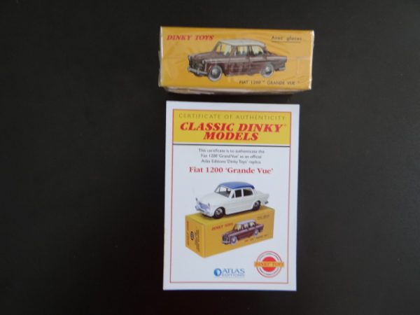 Atlas Editions Classic Dinky Replica Model Fiat 1200 "Grande Vue"