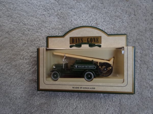 Days Gone Vintage Models made by Lledo plc 1934 Dennis Fire Engine