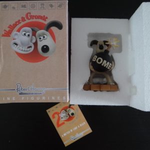 Wallace and Gromit Fine Figurines Gromit and the Bomb