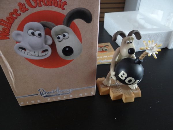 Wallace and Gromit Fine Figurines Gromit and the Bomb