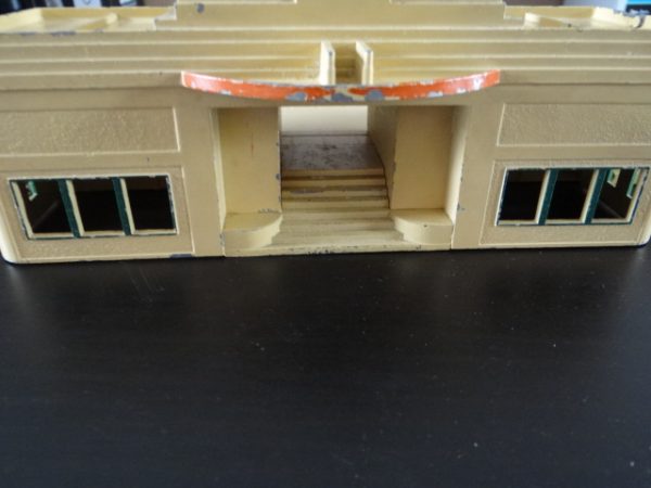 Hornby - Dublo Railway Station in 3 parts by Meccano Ltd