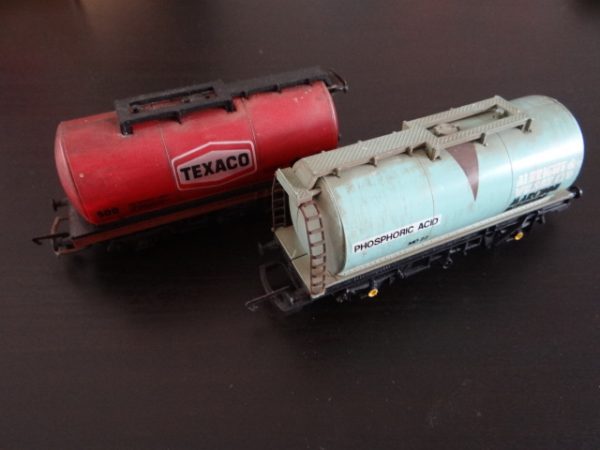 2 x Hornby Railways Tank Wagons