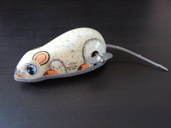 Yone 2094 Vintage Mouse Wind up Tin Toy