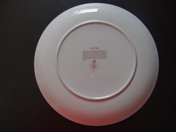 'Autumn Valley' Souvenir Collector's Plate