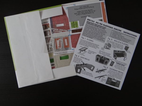 Metcalfe OO Scale Platform Shelter Card Kit