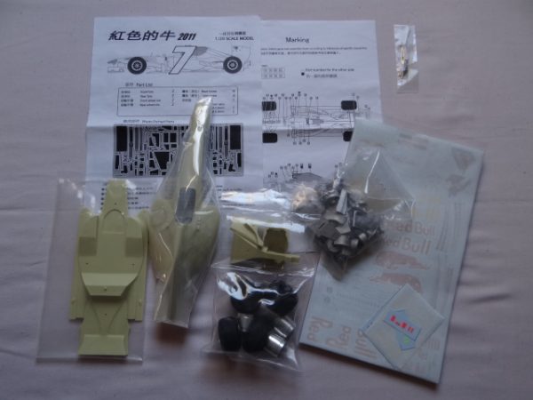 DTM - Red Bull Renault 2011 Model Kit 1/20 Scale