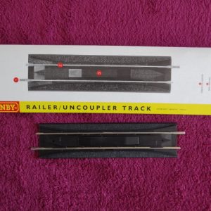 Track x 1 - R620 Hornby OO Gauge Railer/Uncoupler Track Stand L 168mm - Made in China - Boxed