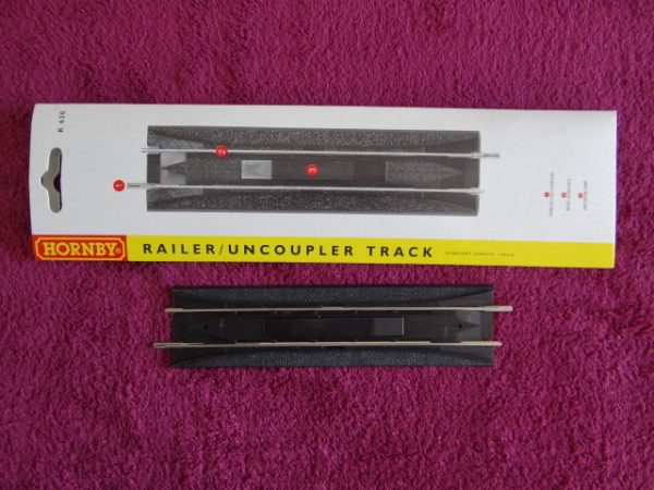 Track x 1 - R620 Hornby OO Gauge Railer/Uncoupler Track Stand L 168mm - Made in China - Boxed